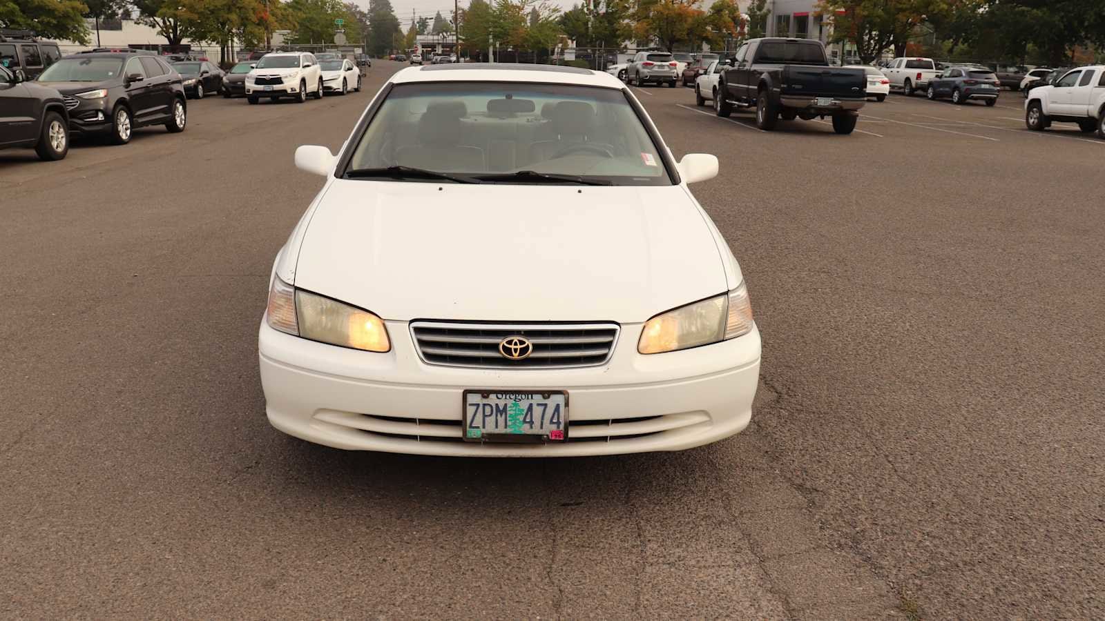 Used 2000 Toyota Camry XLE with VIN JT2BF28K9Y0257199 for sale in Springfield, OR