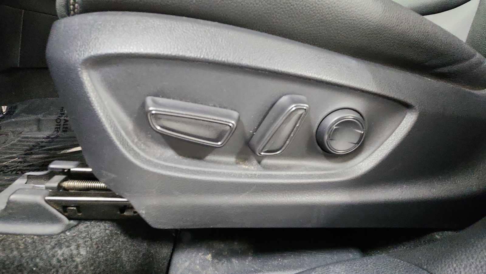 Thumbnail: 2022 Toyota Corolla Cross - 14