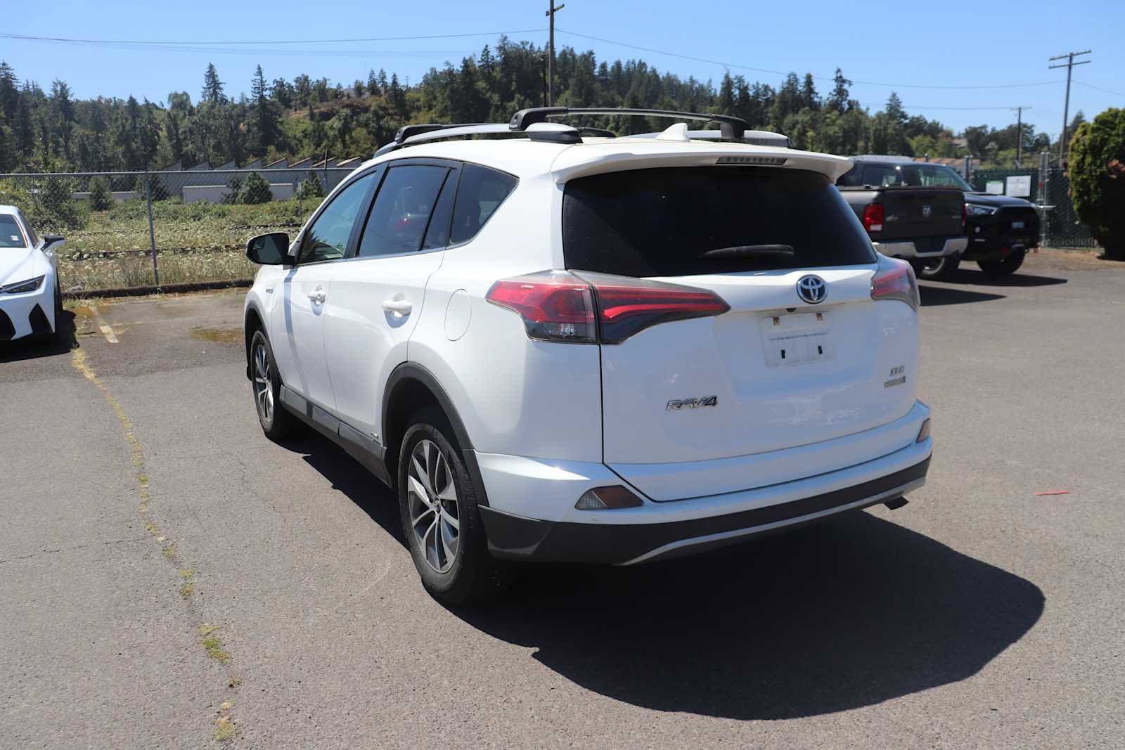 Thumbnail: 2018 Toyota RAV4 - 7