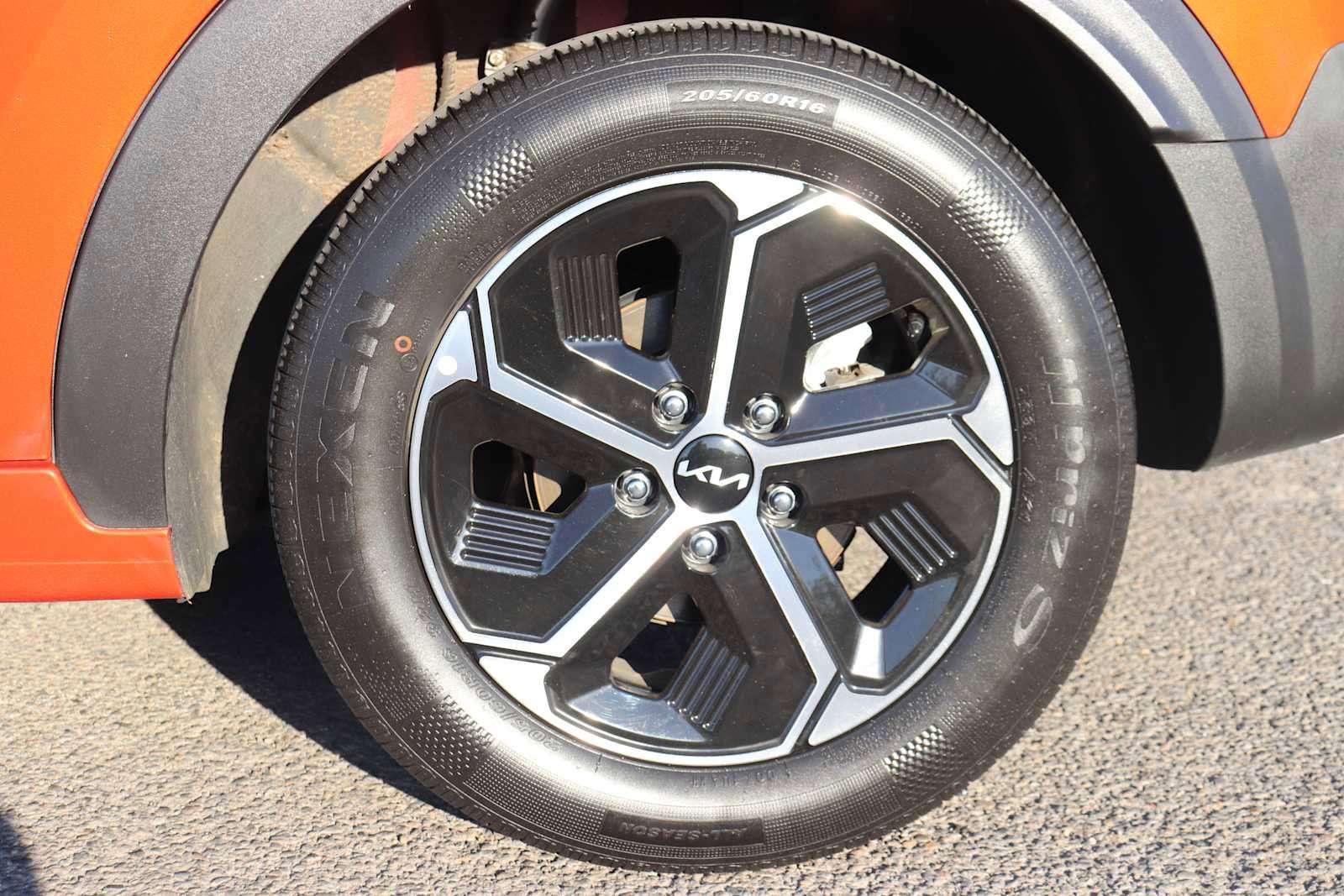 Thumbnail: 2023 Kia Niro - 9