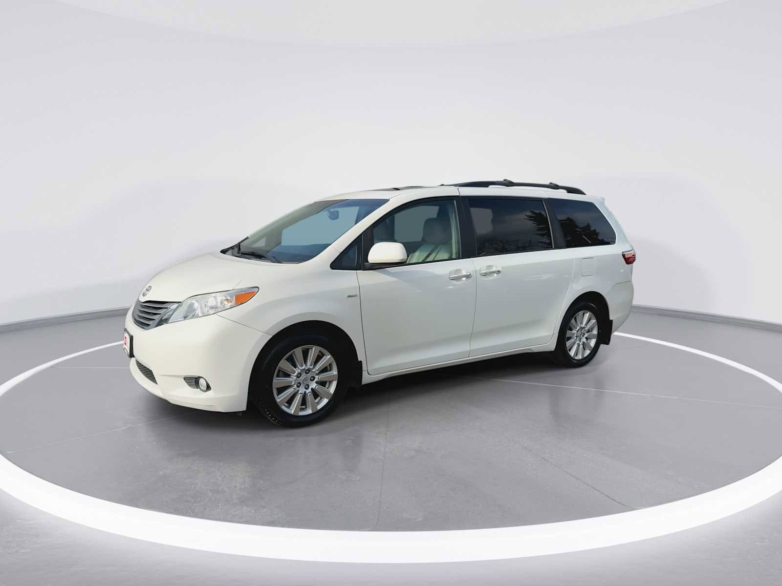 Thumbnail: 2017 Toyota Sienna - 4