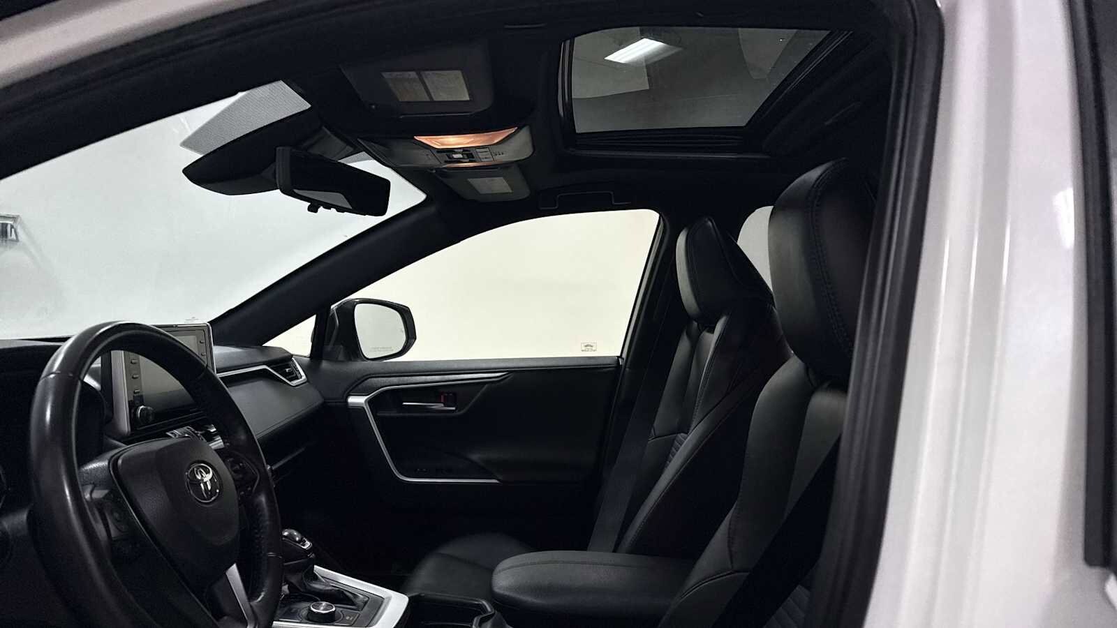 Thumbnail: 2021 Toyota RAV4 - 23