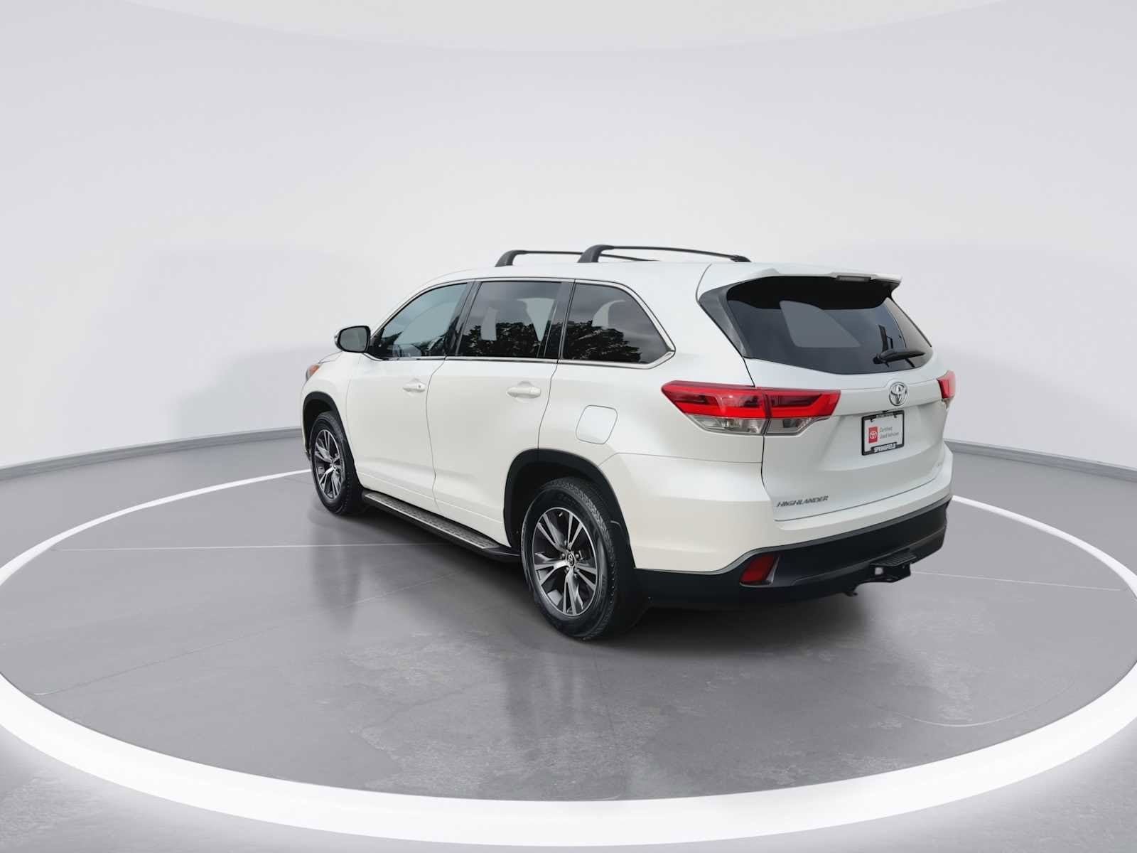 Thumbnail: 2017 Toyota Highlander - 6