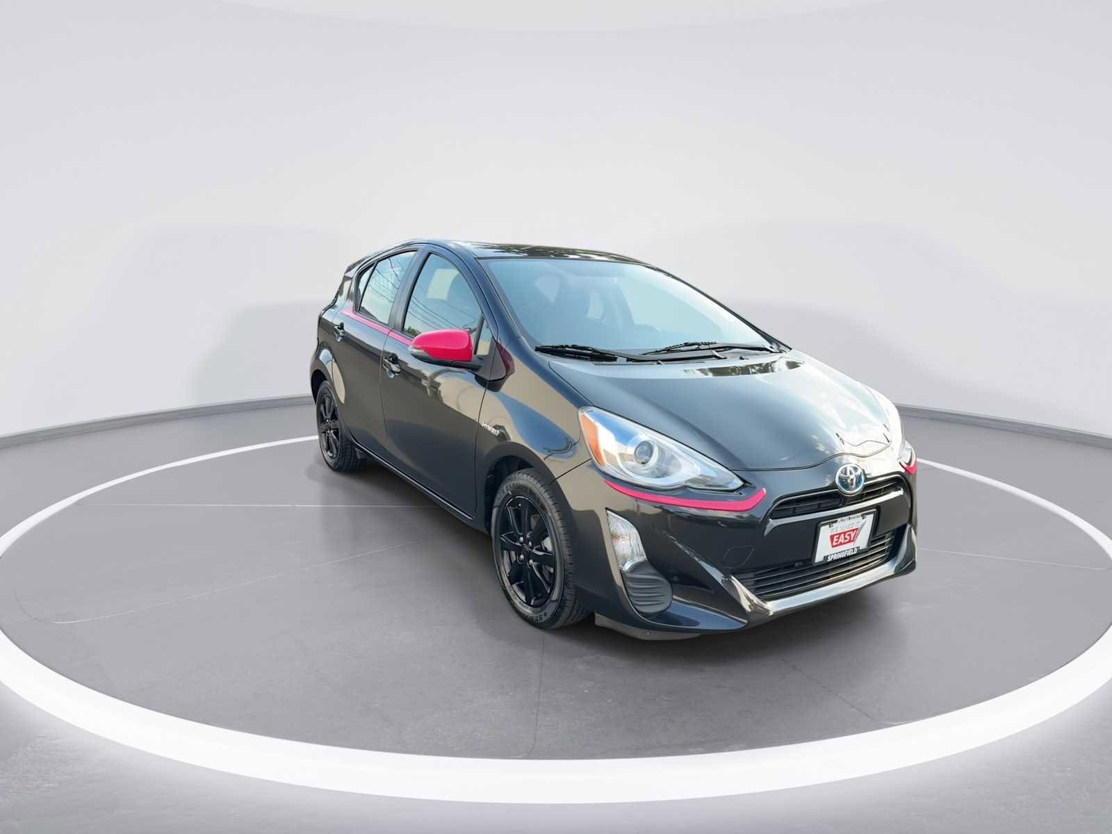 Thumbnail: 2016 Toyota Prius c - 2