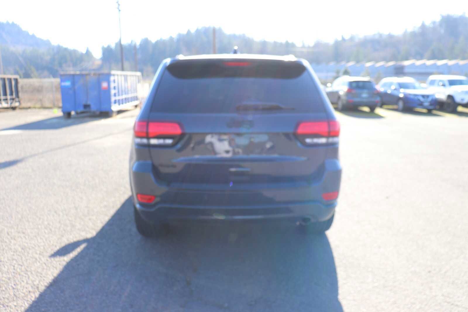 Thumbnail: 2017 Jeep Grand Cherokee - 6