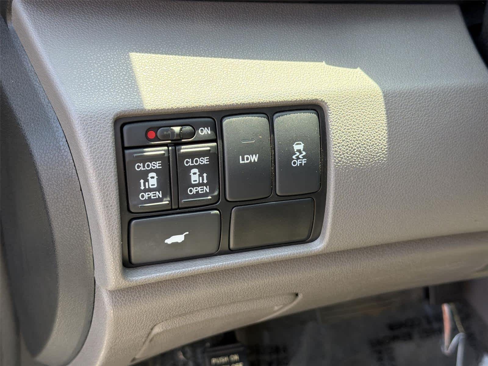 Thumbnail: 2015 Honda Odyssey - 39