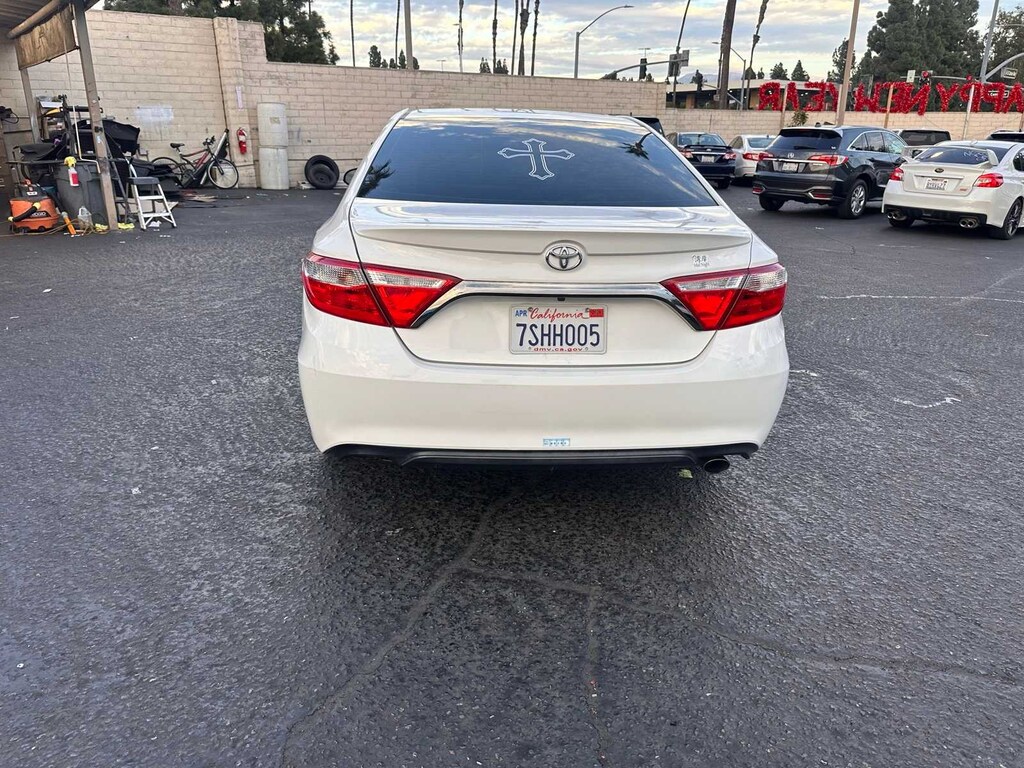Used 2016 Toyota Camry SE Sedan