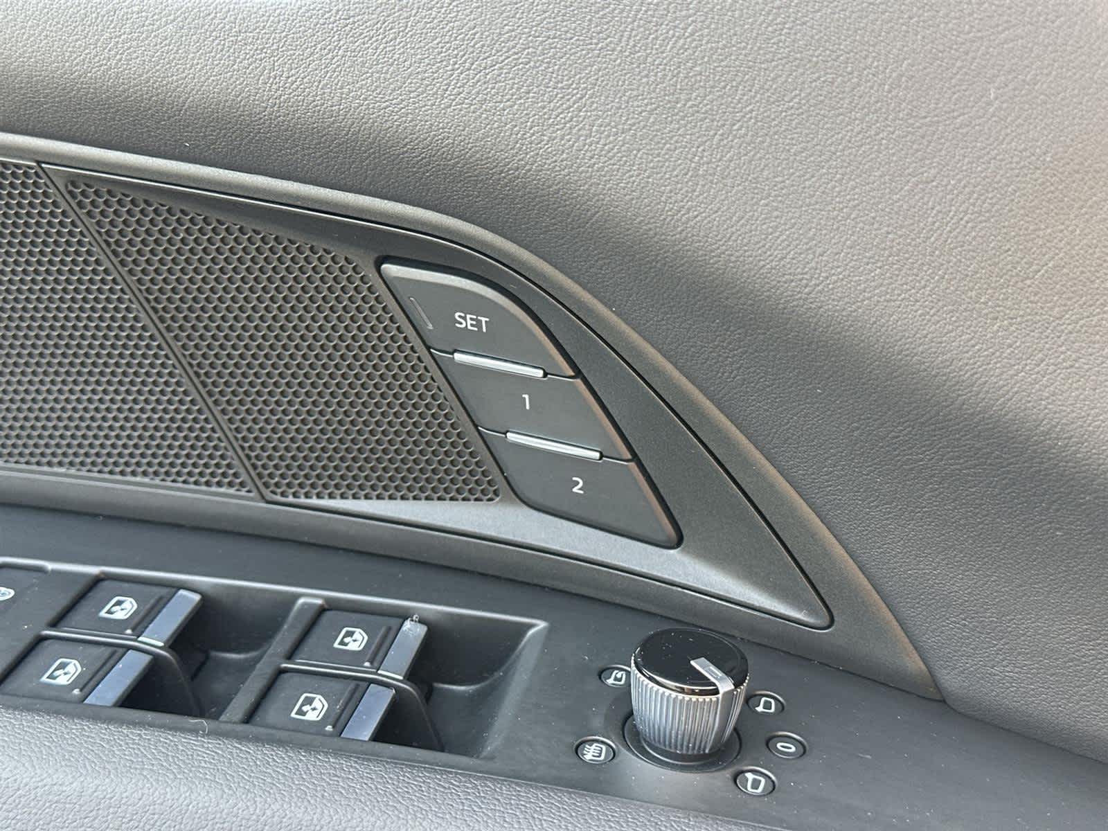 Thumbnail: 2022 Audi e-tron GT - 30