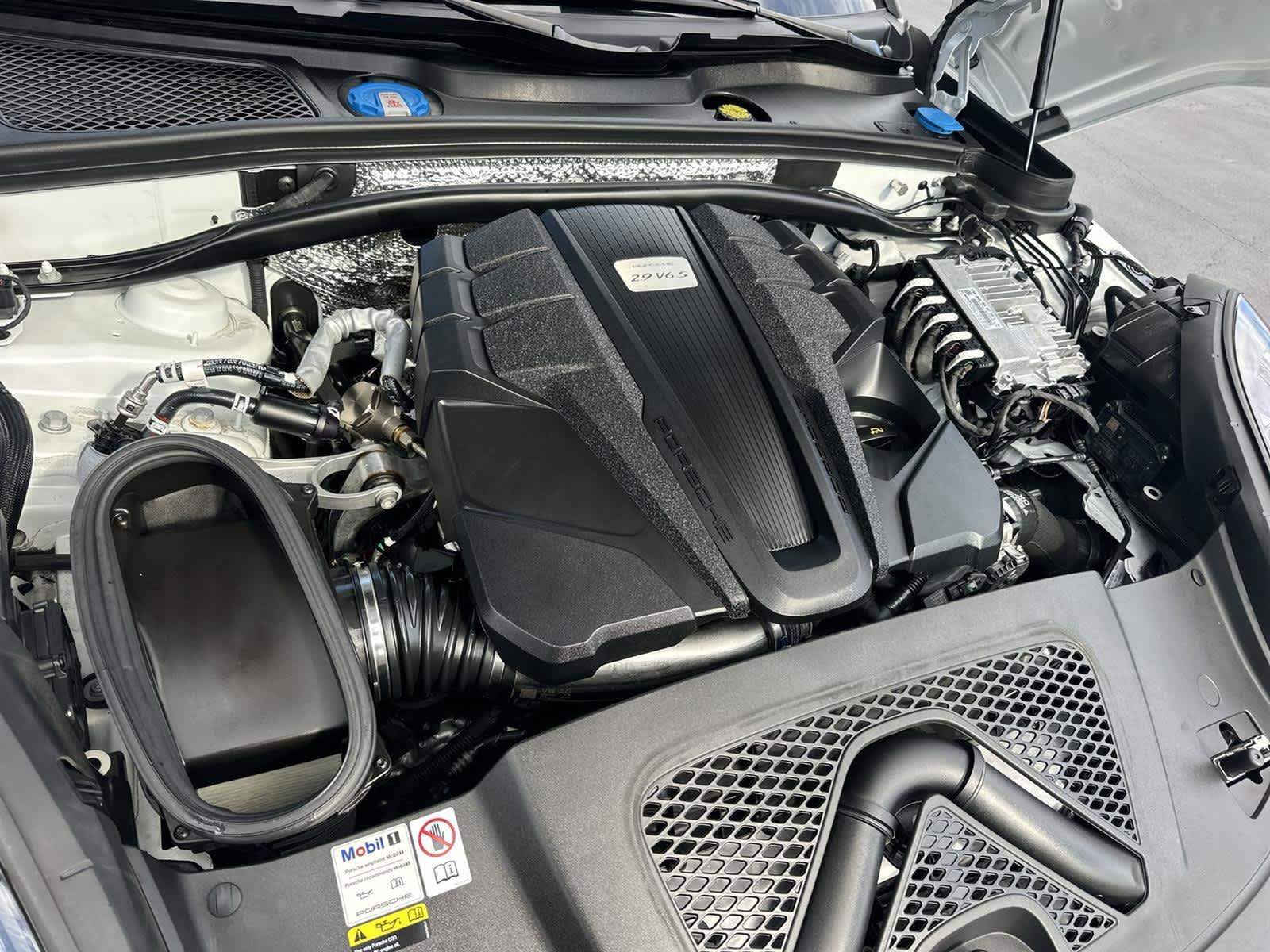 Thumbnail: 2023 Porsche Macan - 9