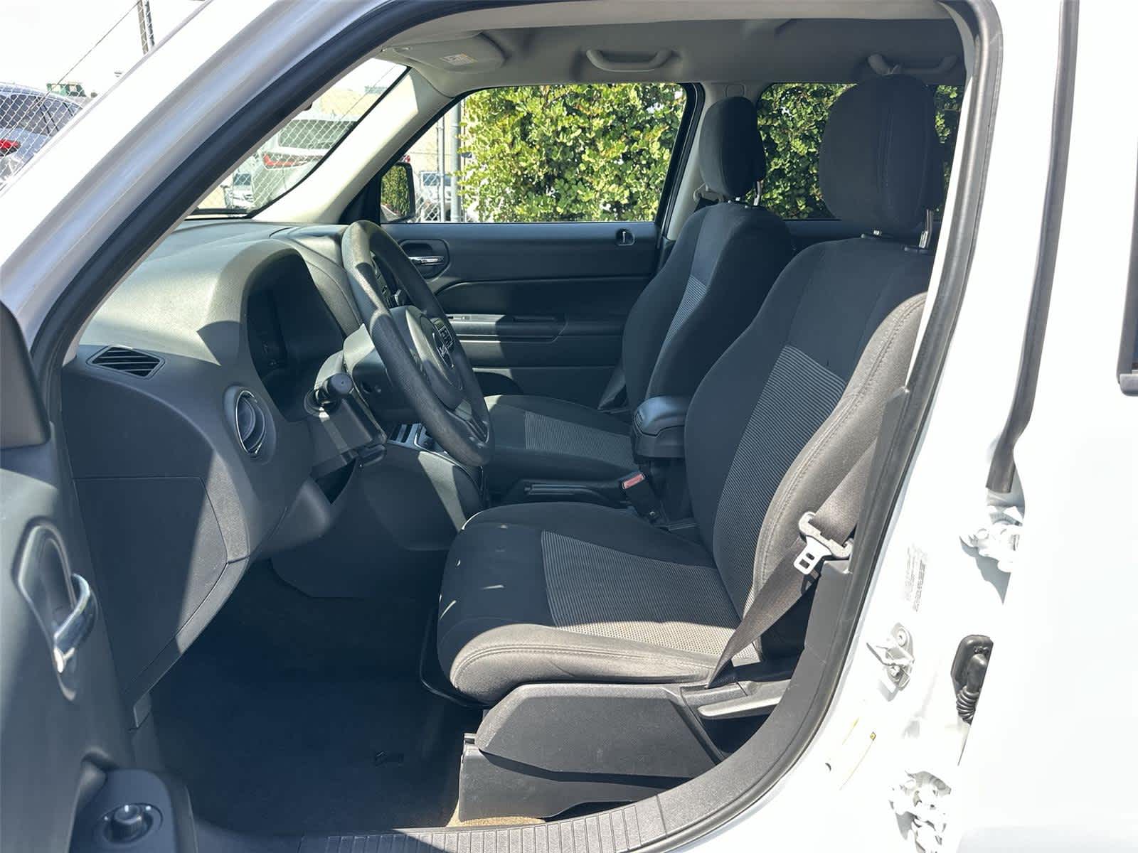 Thumbnail: 2016 Jeep Patriot - 12