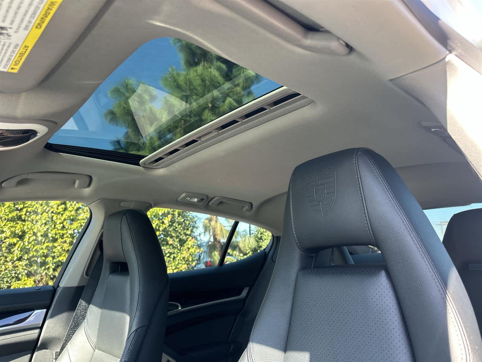 Thumbnail: 2016 Porsche Panamera - 32