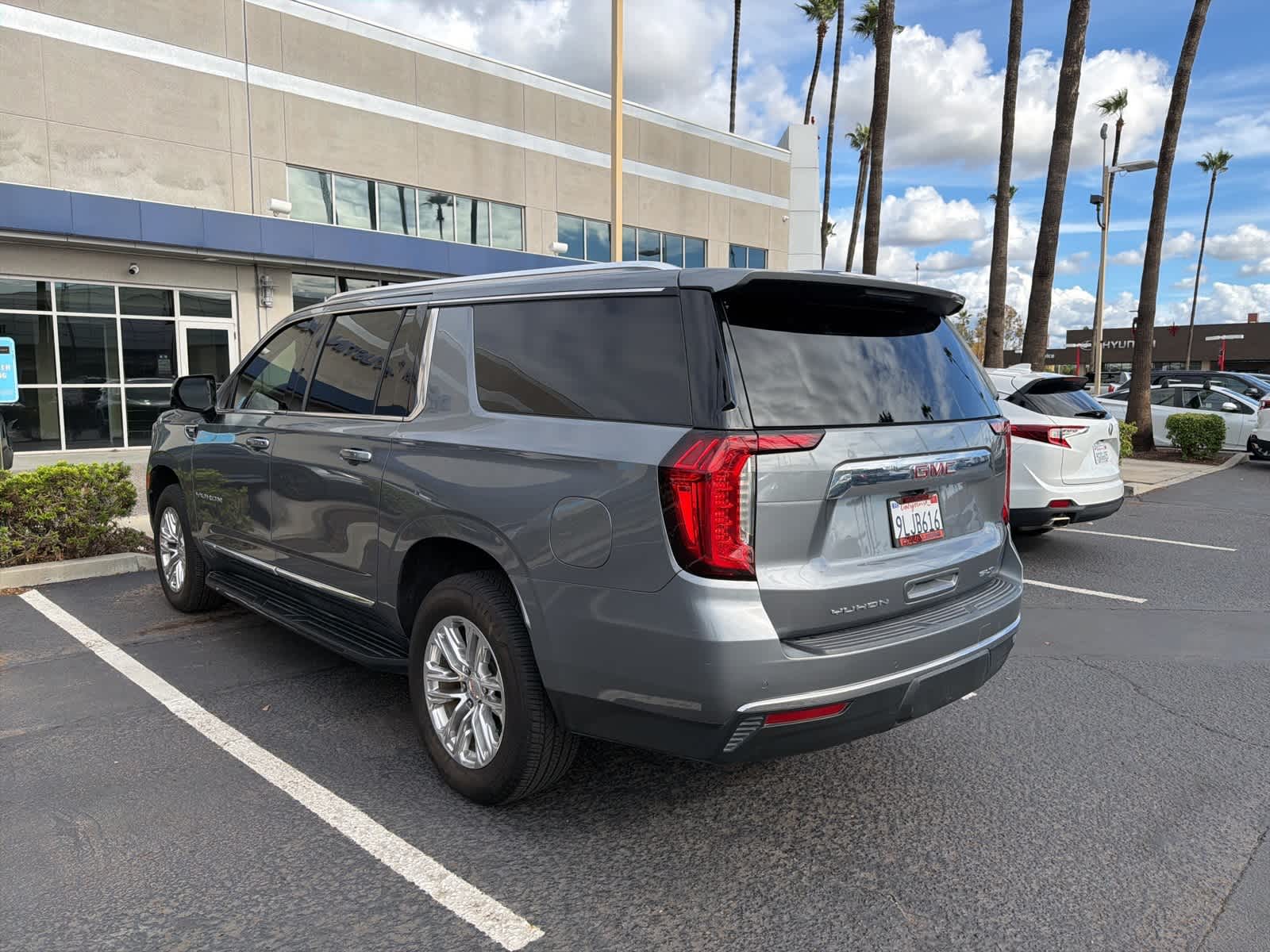 Thumbnail: 2022 GMC Yukon XL - 3