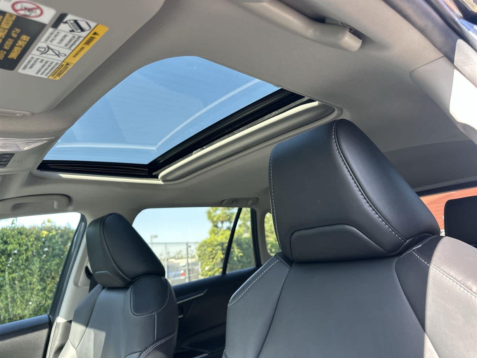 Thumbnail: 2022 Toyota RAV4 - 32