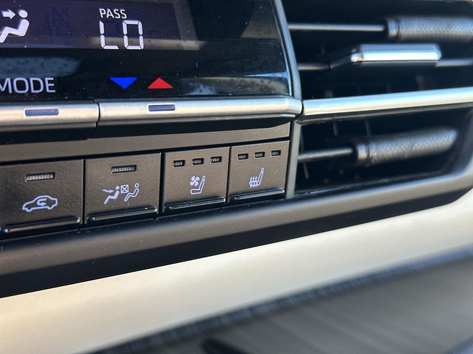 Thumbnail: 2023 Toyota Sienna - 27