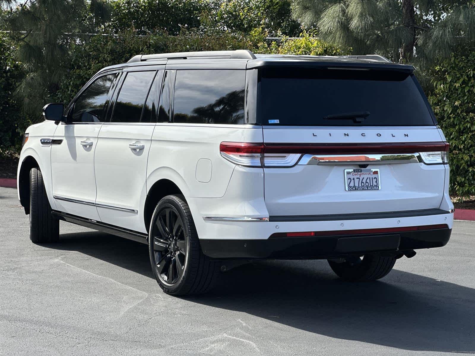 Thumbnail: 2023 Lincoln Navigator L - 4