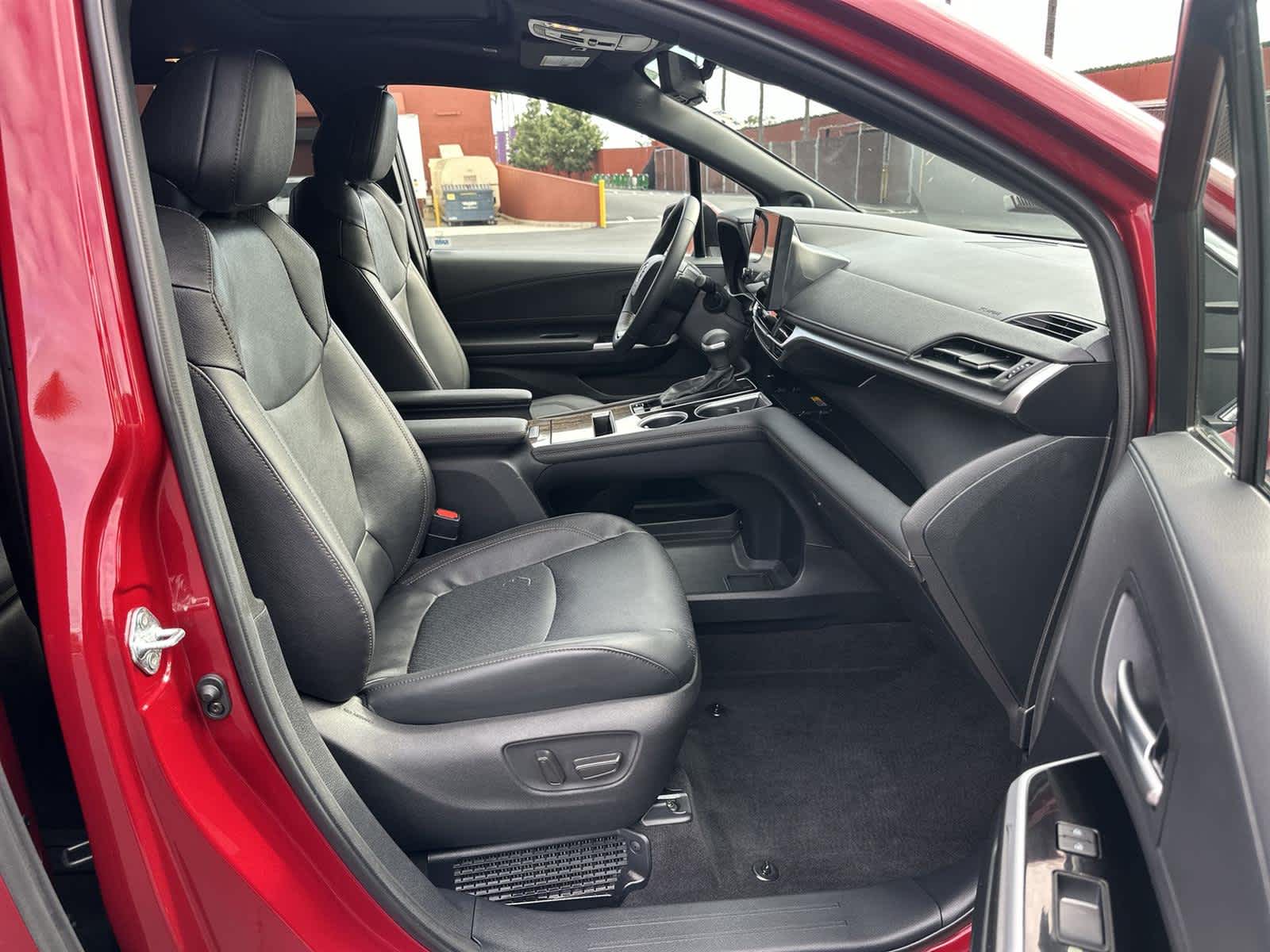 Thumbnail: 2025 Toyota Sienna - 14