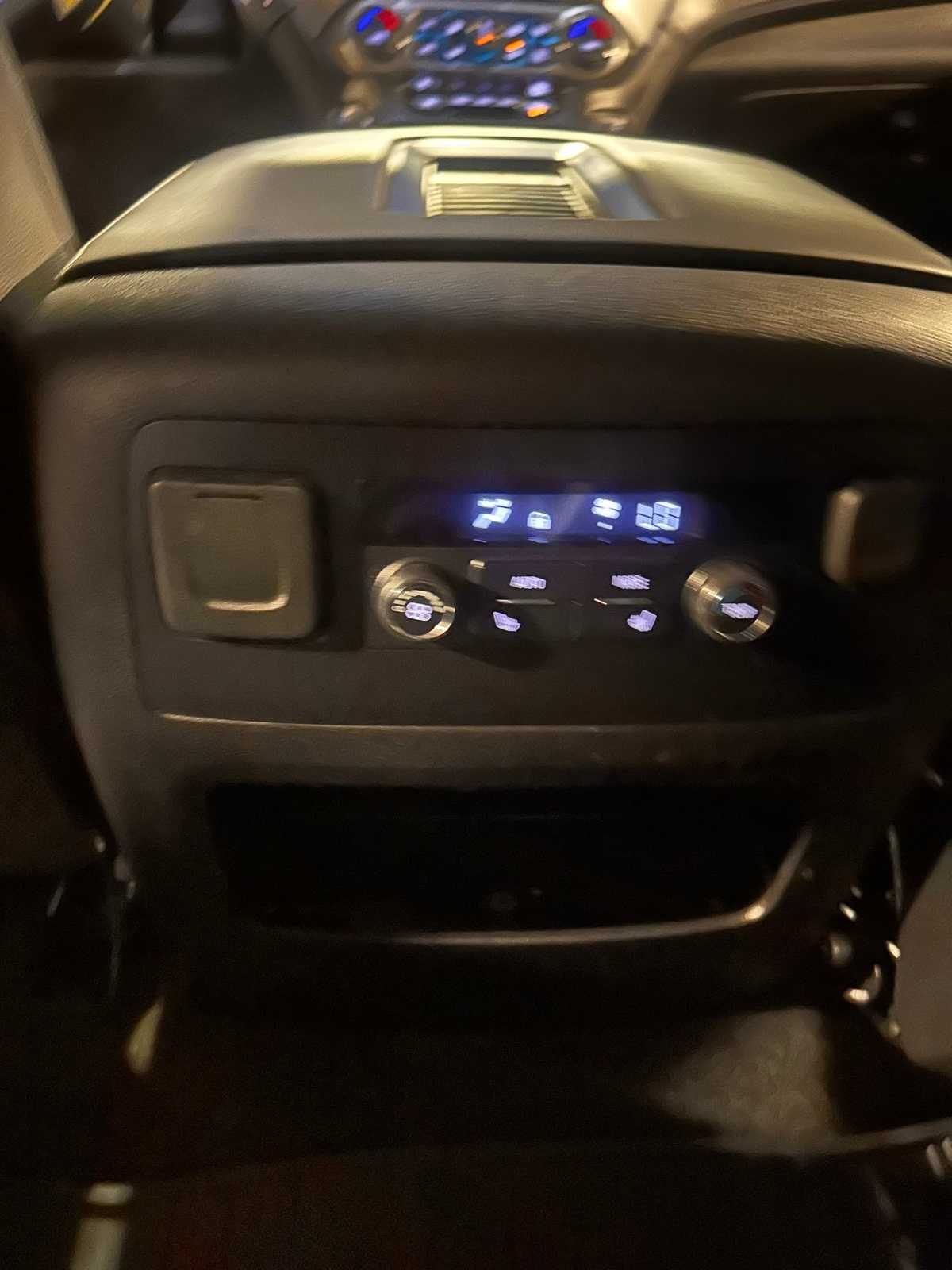 Thumbnail: 2018 Chevrolet Tahoe - 28