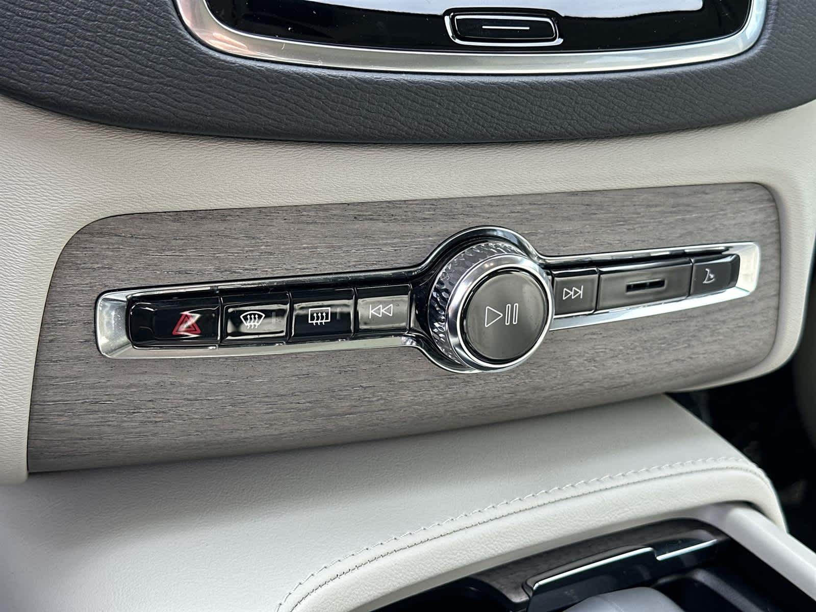 Thumbnail: 2023 Volvo XC90 - 28