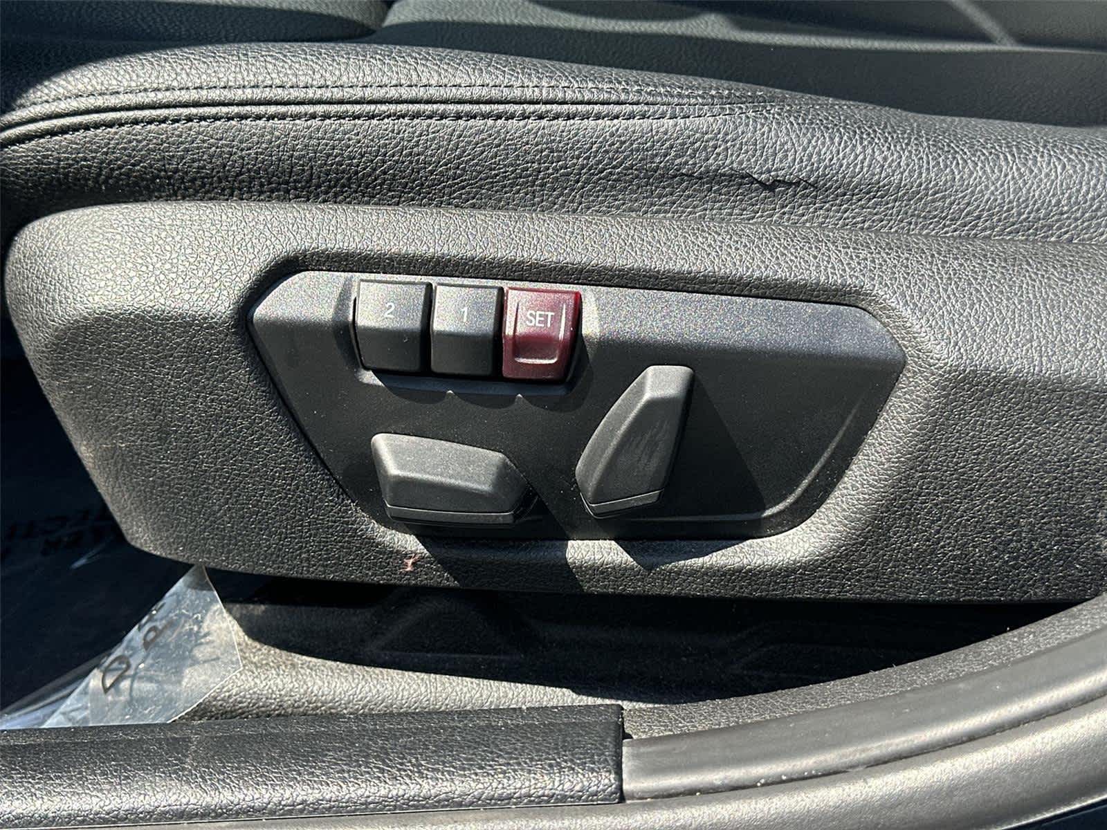 Thumbnail: 2015 BMW 3 Series - 23