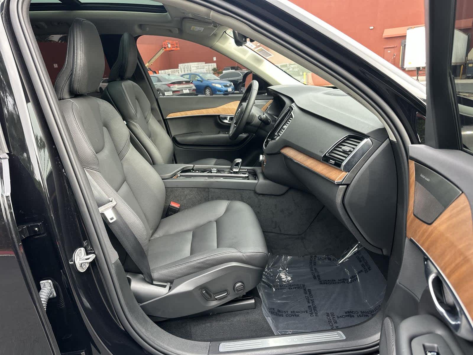 Thumbnail: 2025 Volvo XC90 - 13