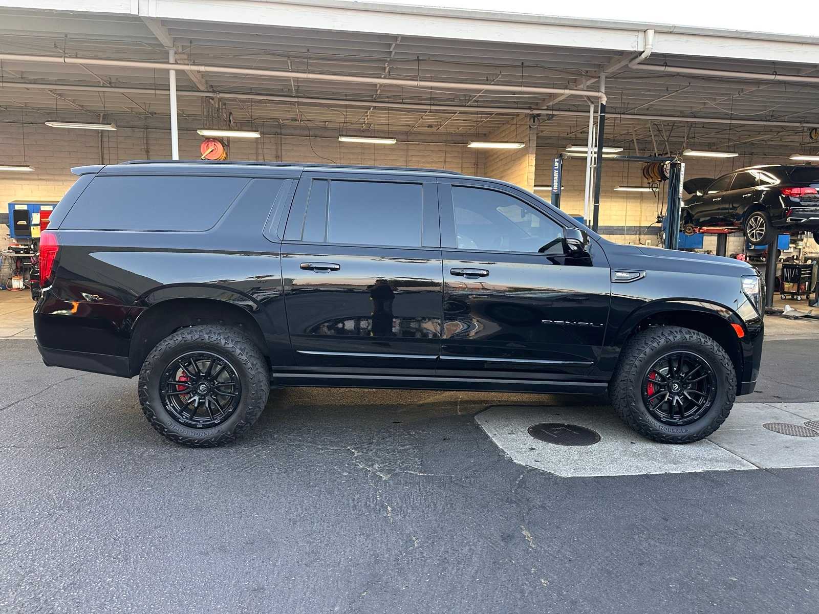 Thumbnail: 2022 GMC Yukon XL - 6