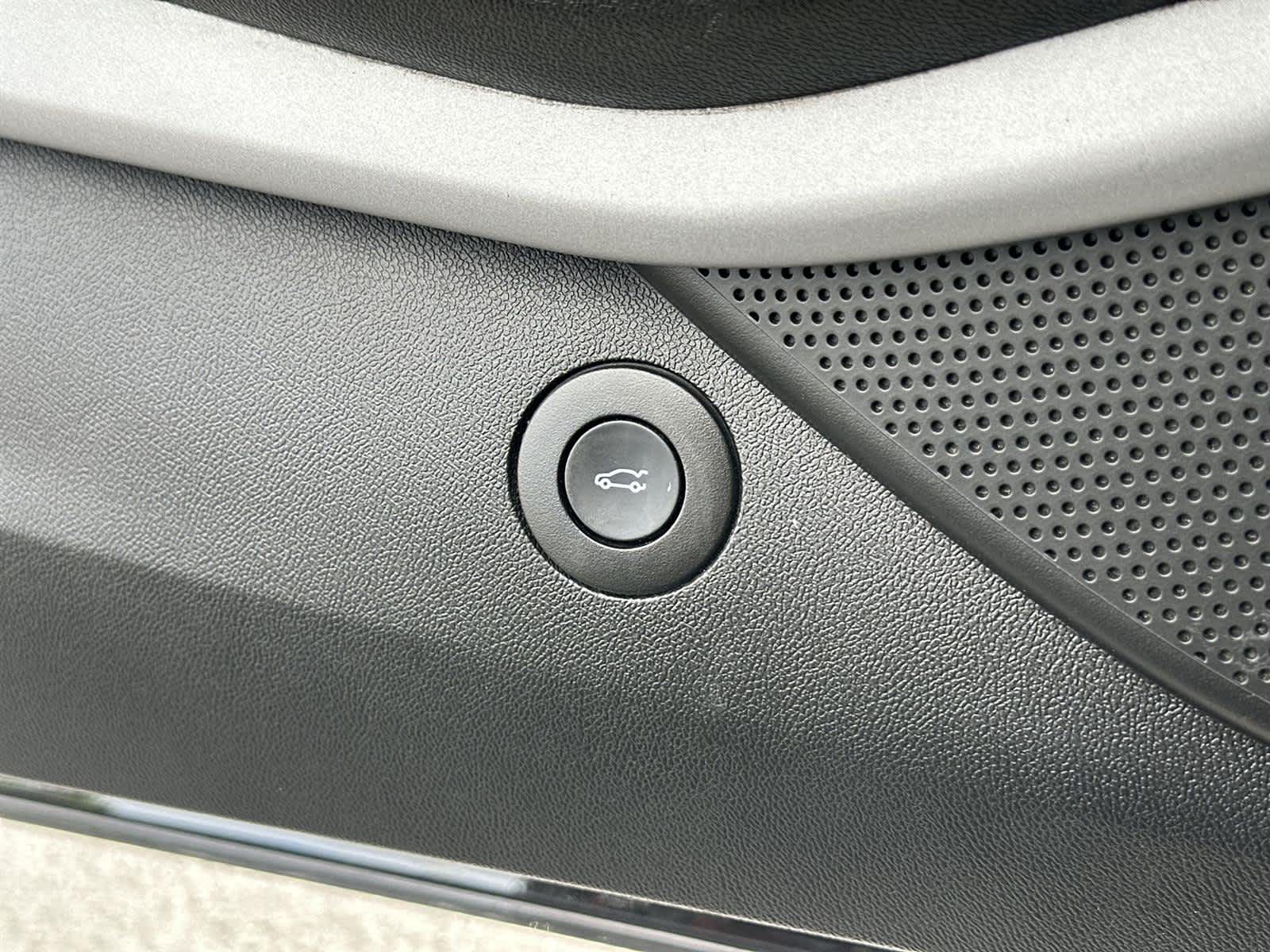 Thumbnail: 2019 Chevrolet Camaro - 27