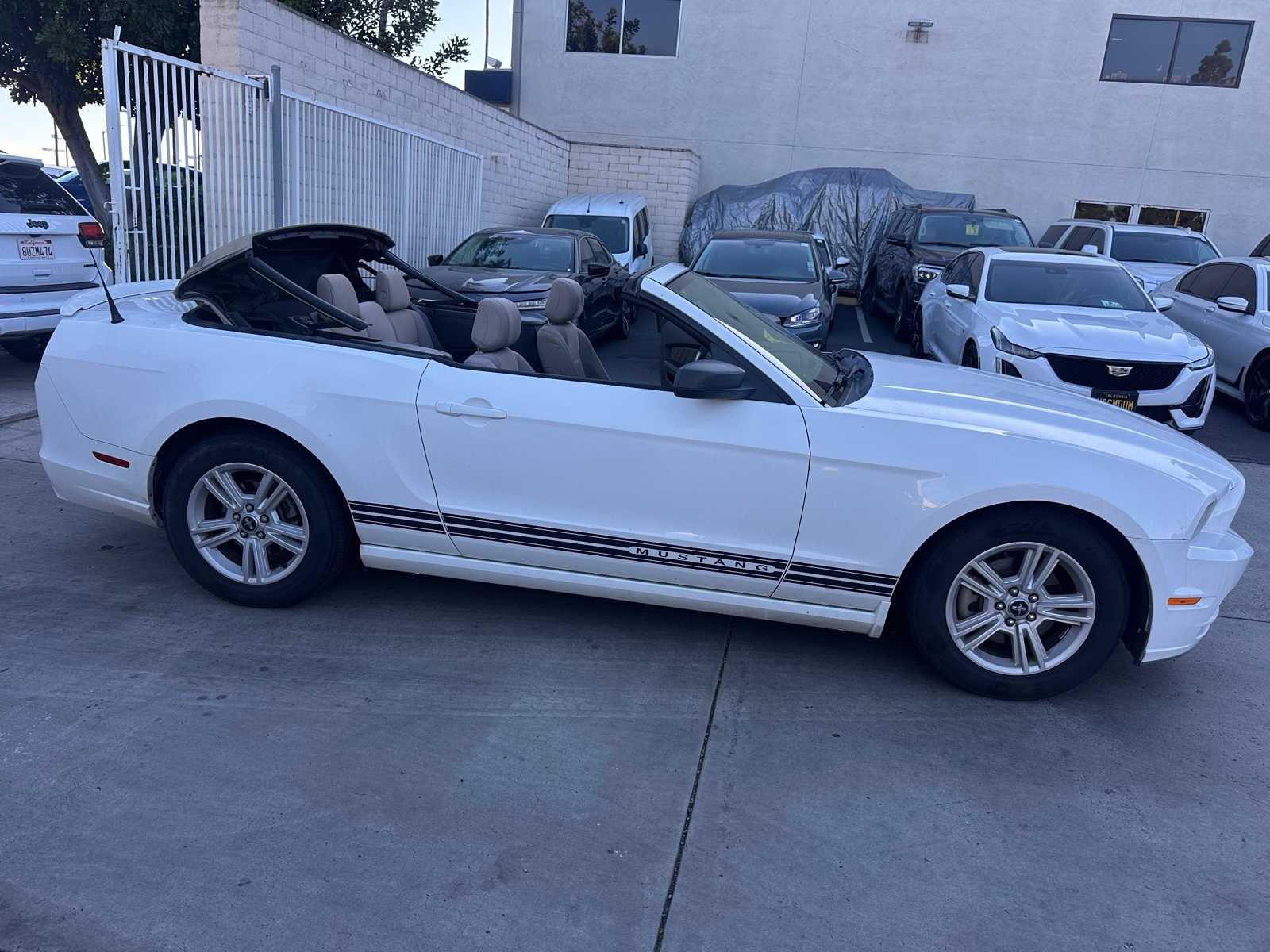 Thumbnail: 2013 Ford Mustang - 9