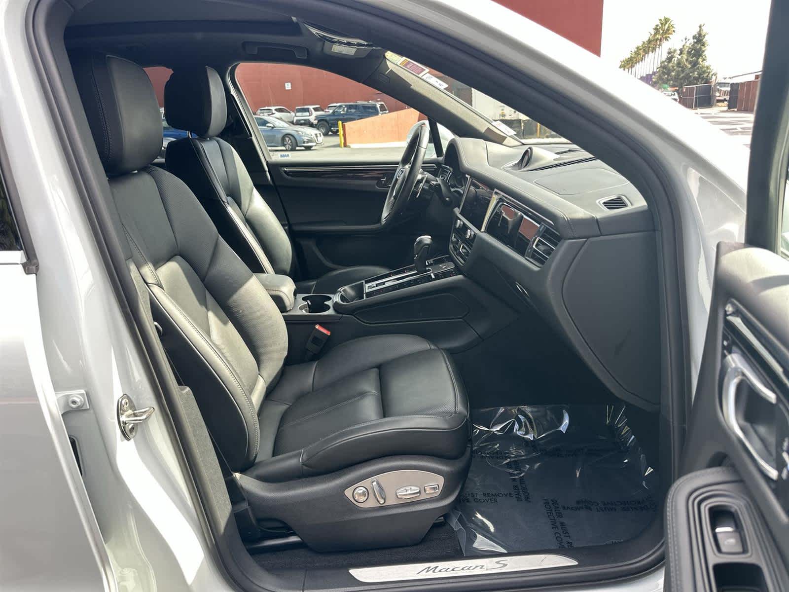 Thumbnail: 2023 Porsche Macan - 14