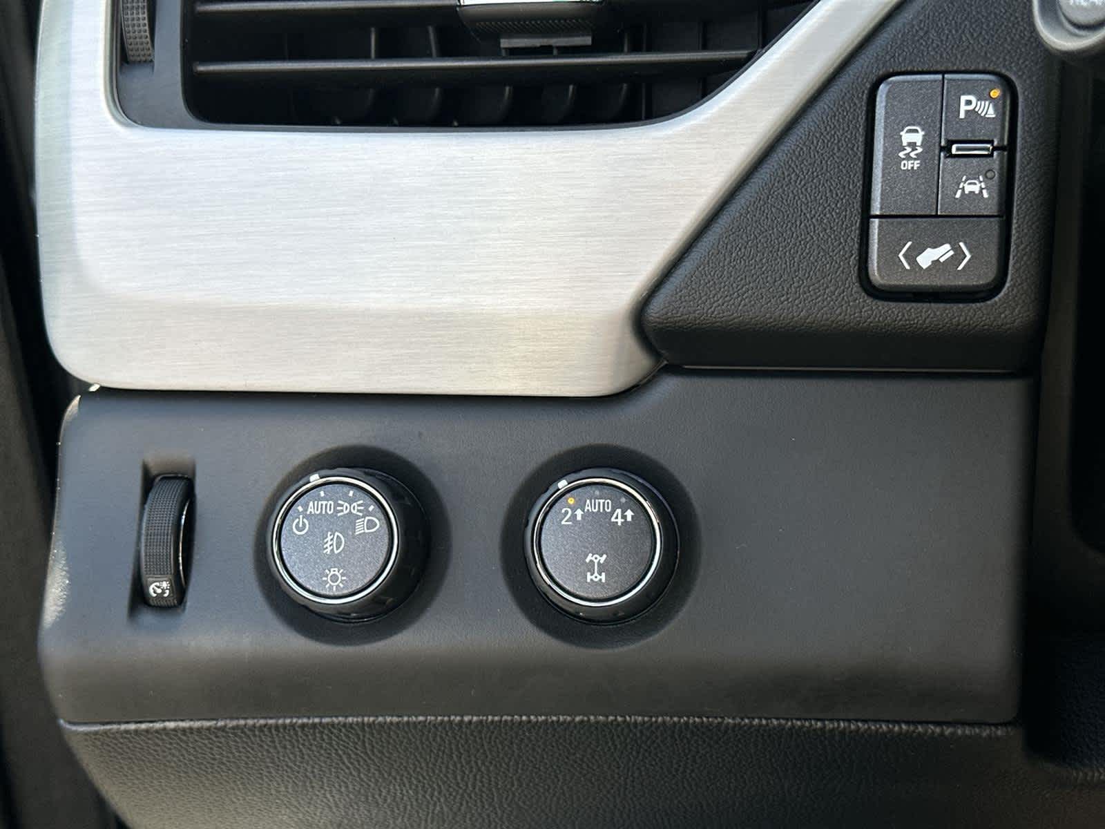 Thumbnail: 2018 GMC Yukon - 28