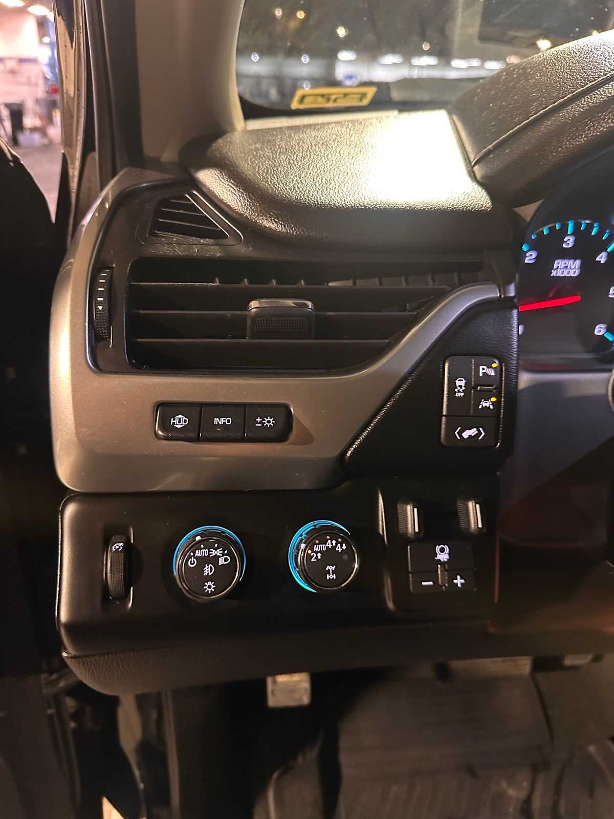 Thumbnail: 2018 Chevrolet Tahoe - 27