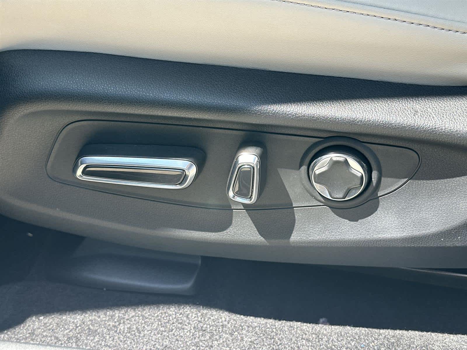 Thumbnail: 2025 Acura ADX - 21