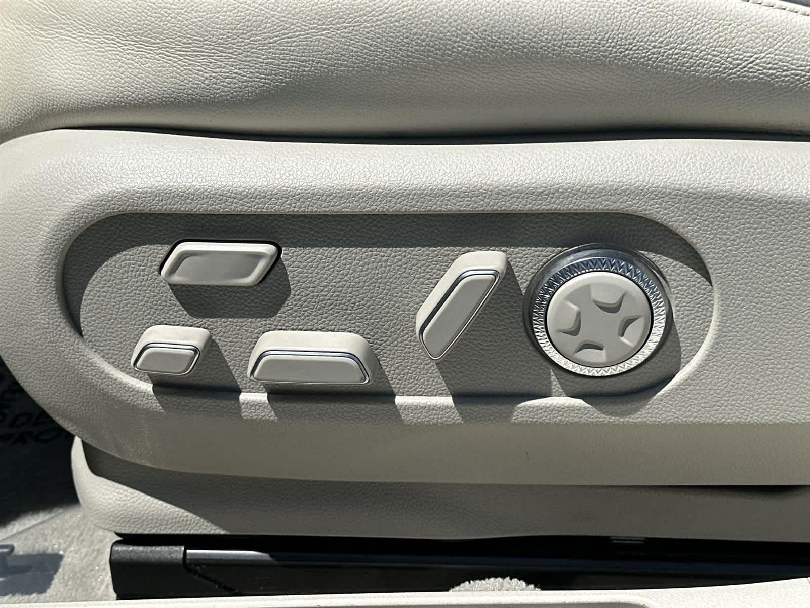 Thumbnail: 2023 Genesis GV60 - 23