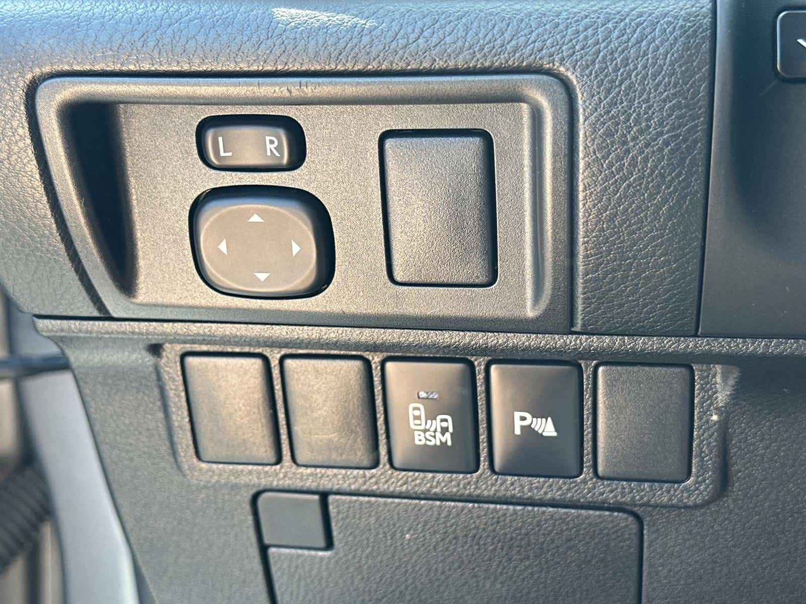 Thumbnail: 2014 Lexus ES - 29