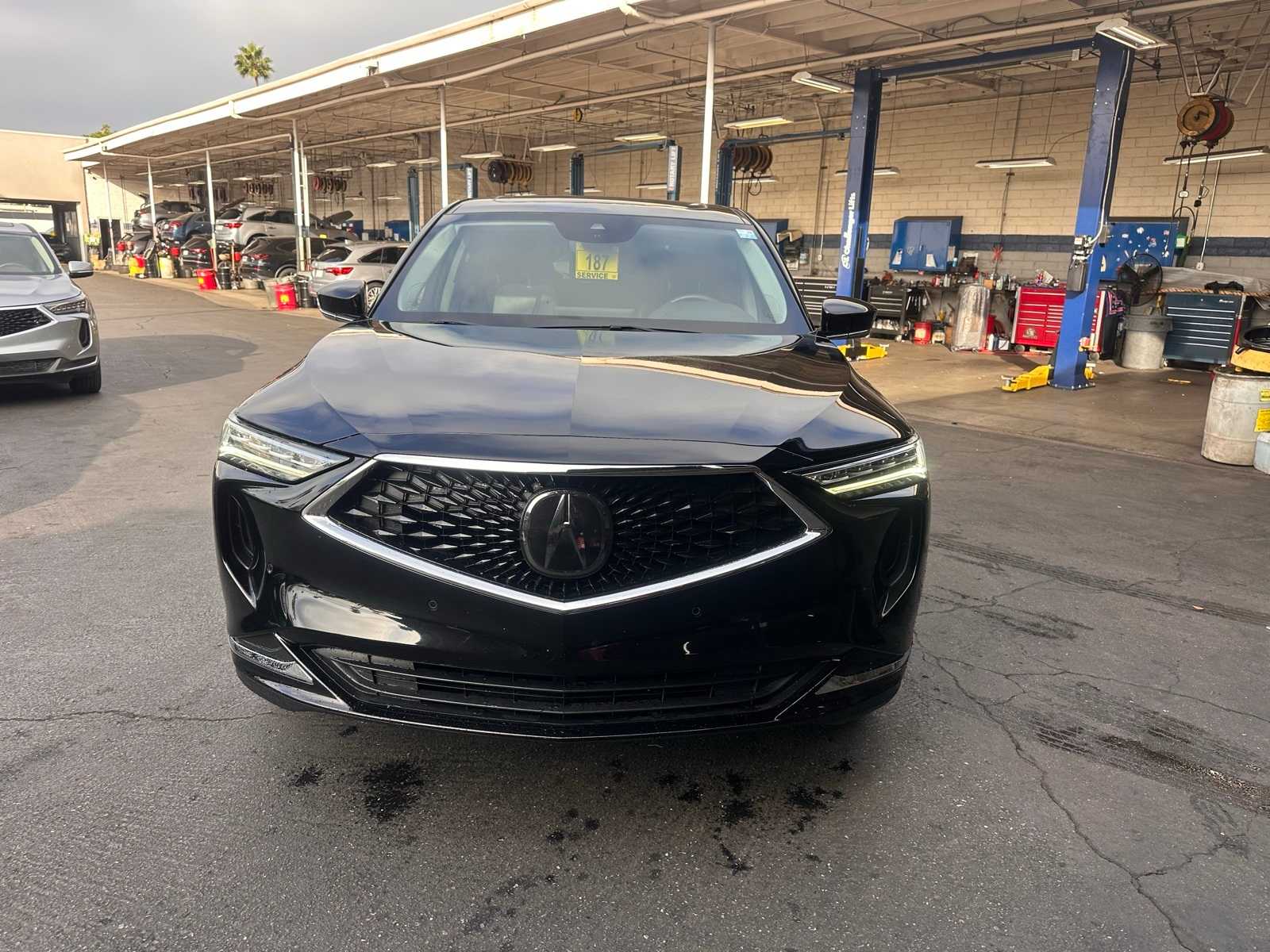 Thumbnail: 2023 Acura MDX - 8