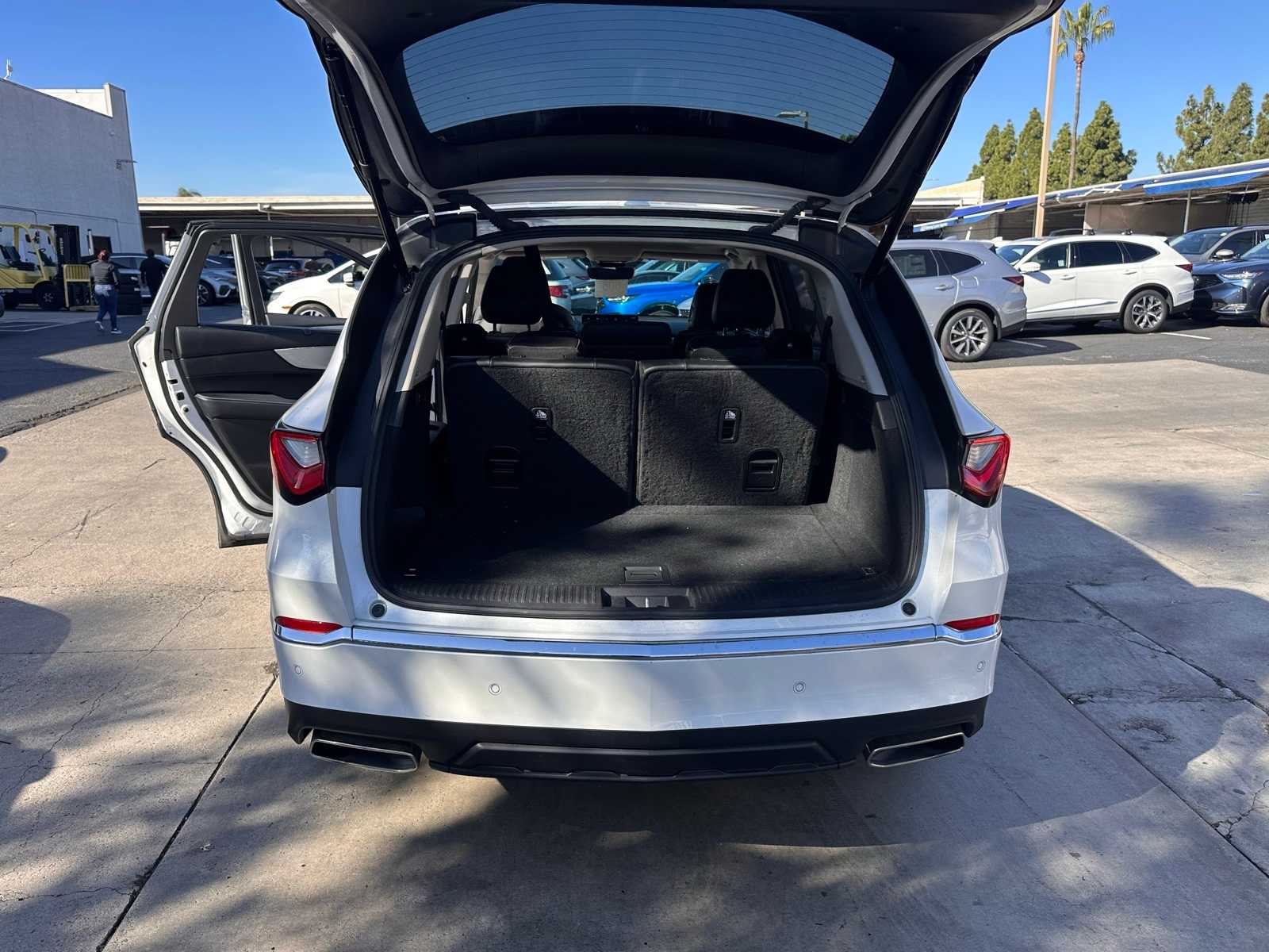 Thumbnail: 2023 Acura MDX - 10