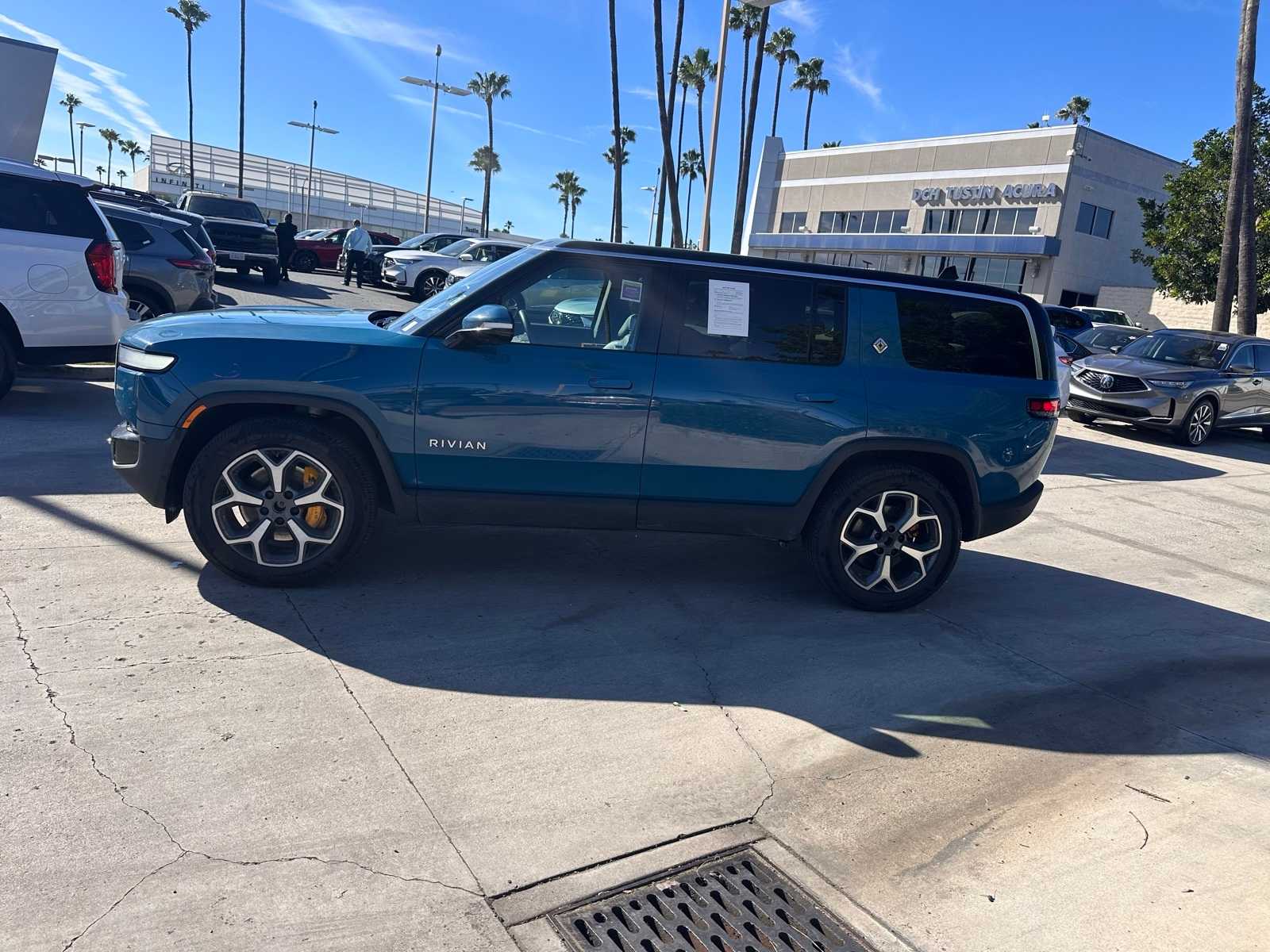 Thumbnail: 2023 Rivian R1S - 2