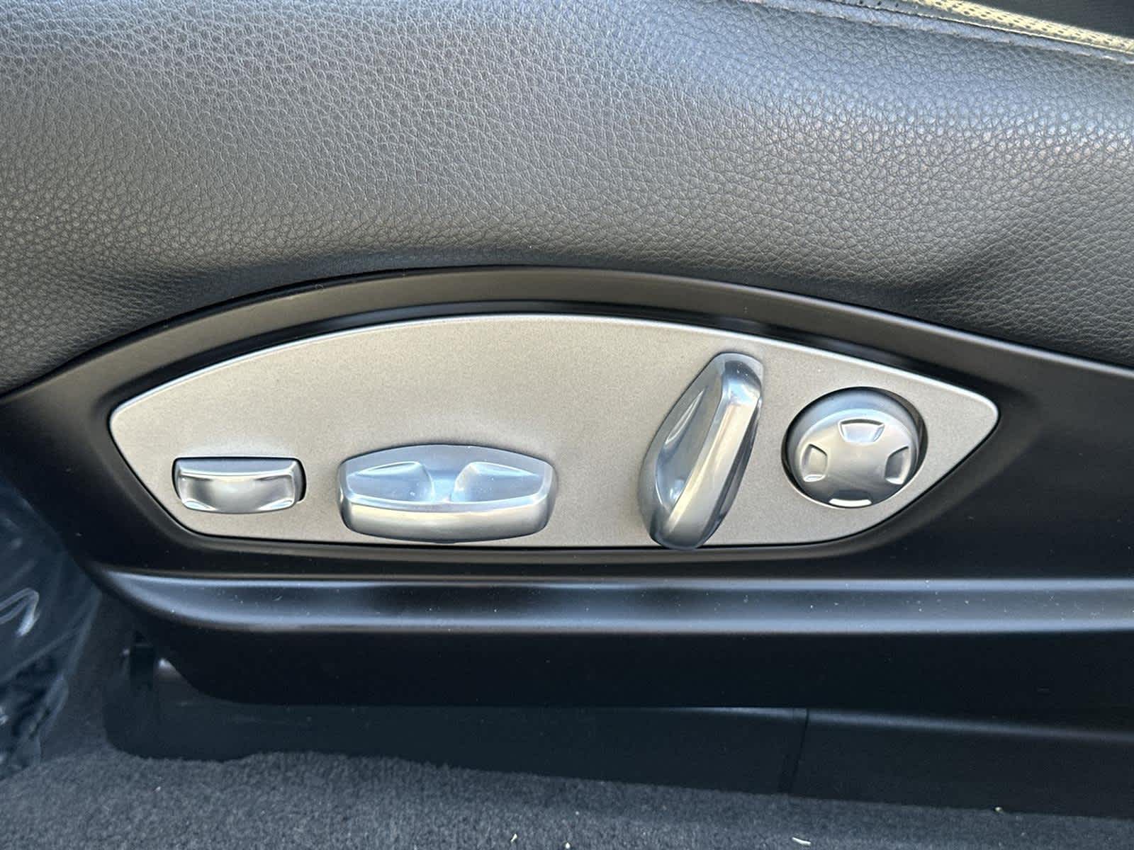 Thumbnail: 2016 Porsche Panamera - 23