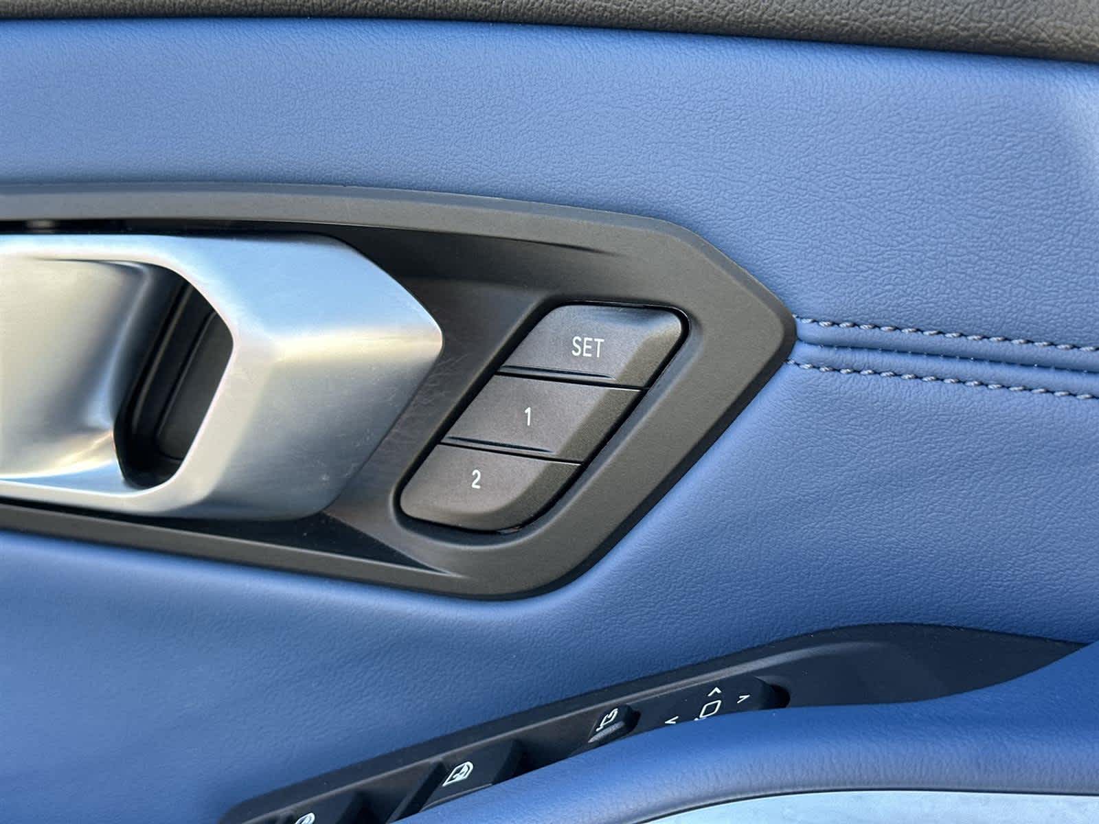 Thumbnail: 2025 BMW M3 - 30