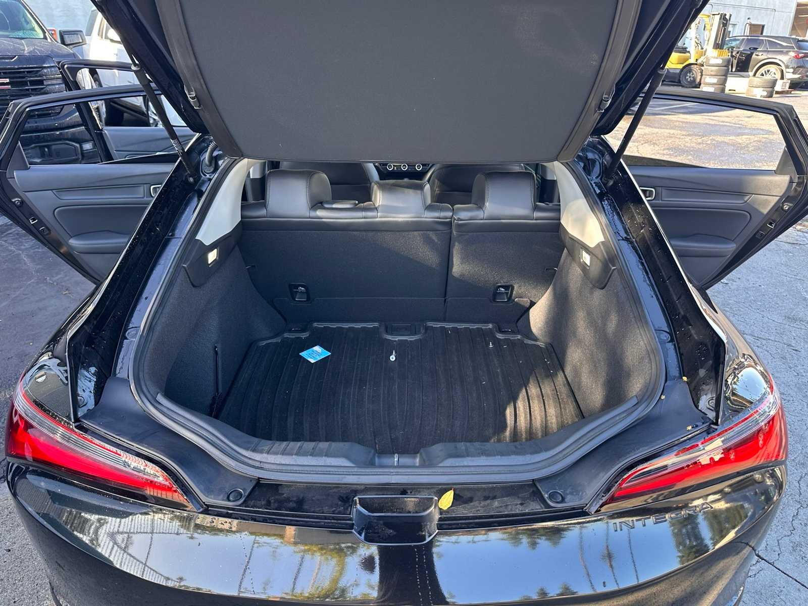 Thumbnail: 2023 Acura Integra - 10