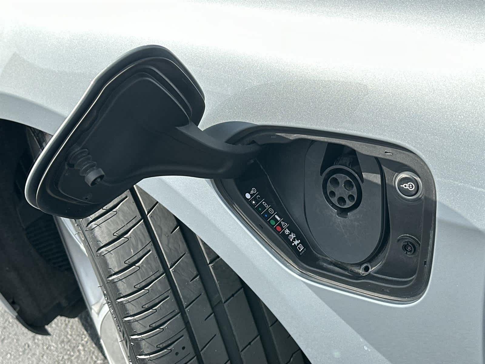 Thumbnail: 2020 Porsche Taycan - 9