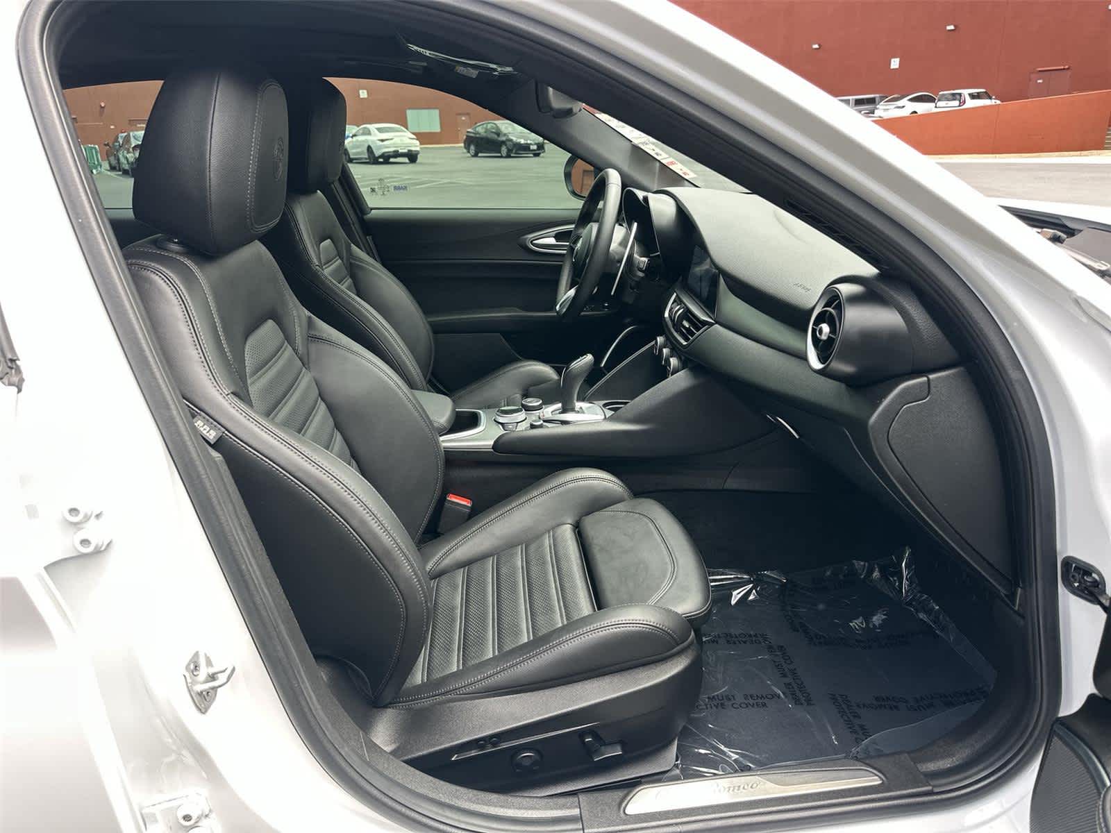 Thumbnail: 2023 Alfa Romeo Giulia - 14