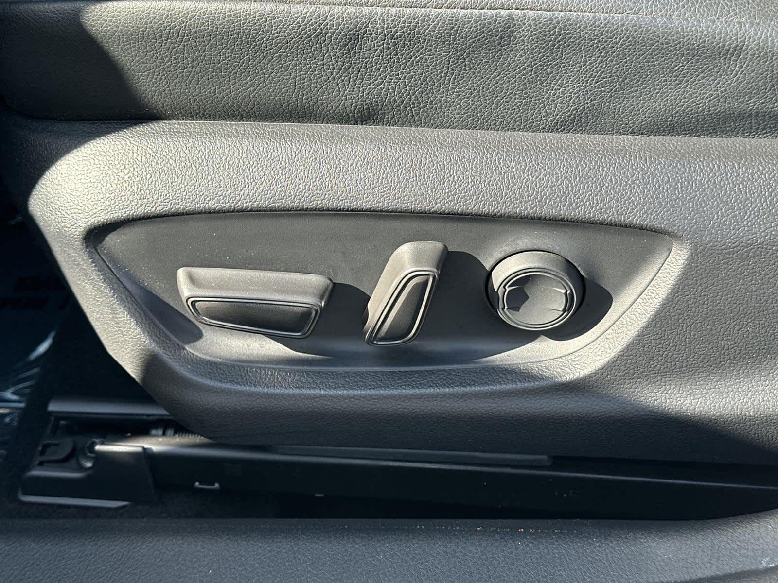 Thumbnail: 2023 Toyota Camry - 21