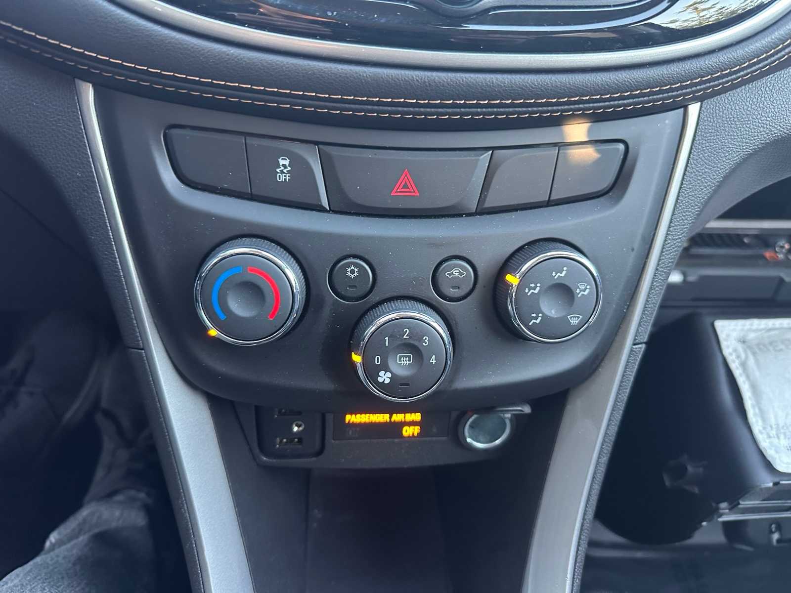 Thumbnail: 2018 Chevrolet Trax - 16