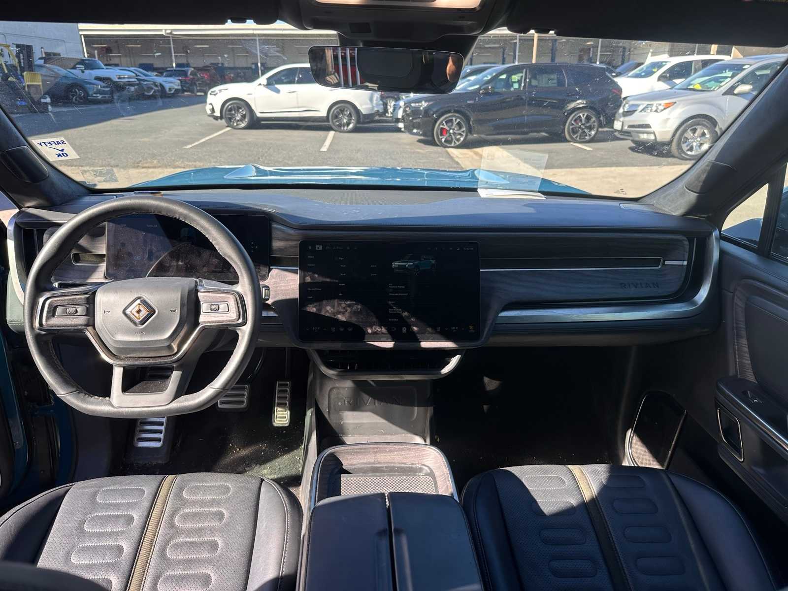 Thumbnail: 2023 Rivian R1S - 19