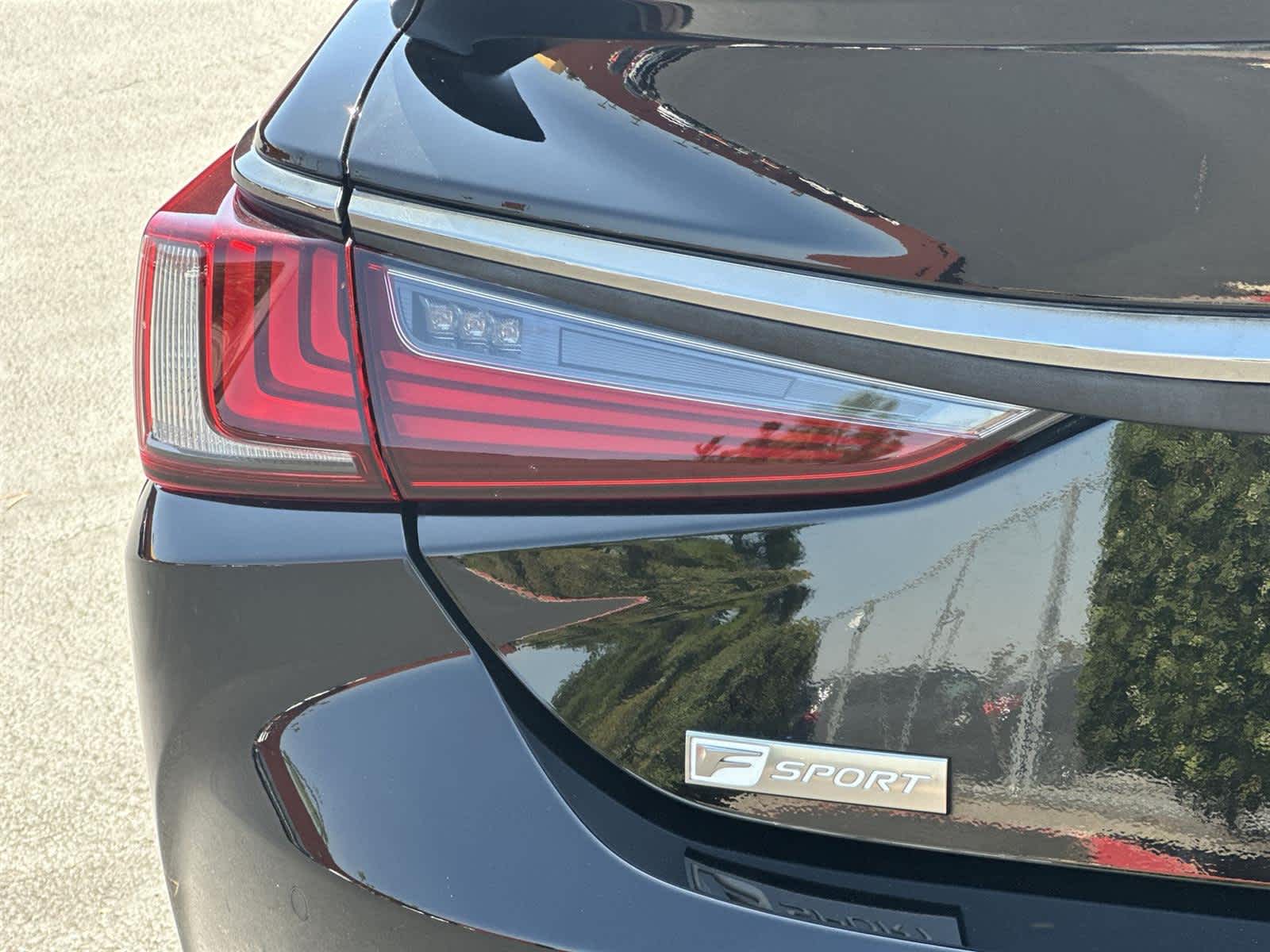 Thumbnail: 2020 Lexus ES - 7