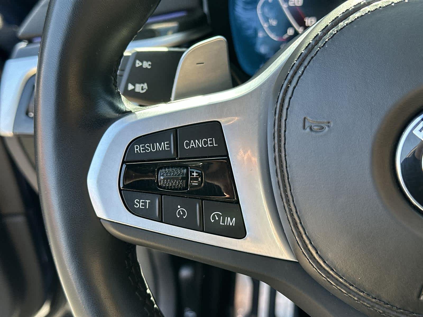 Thumbnail: 2022 BMW 5 Series - 24