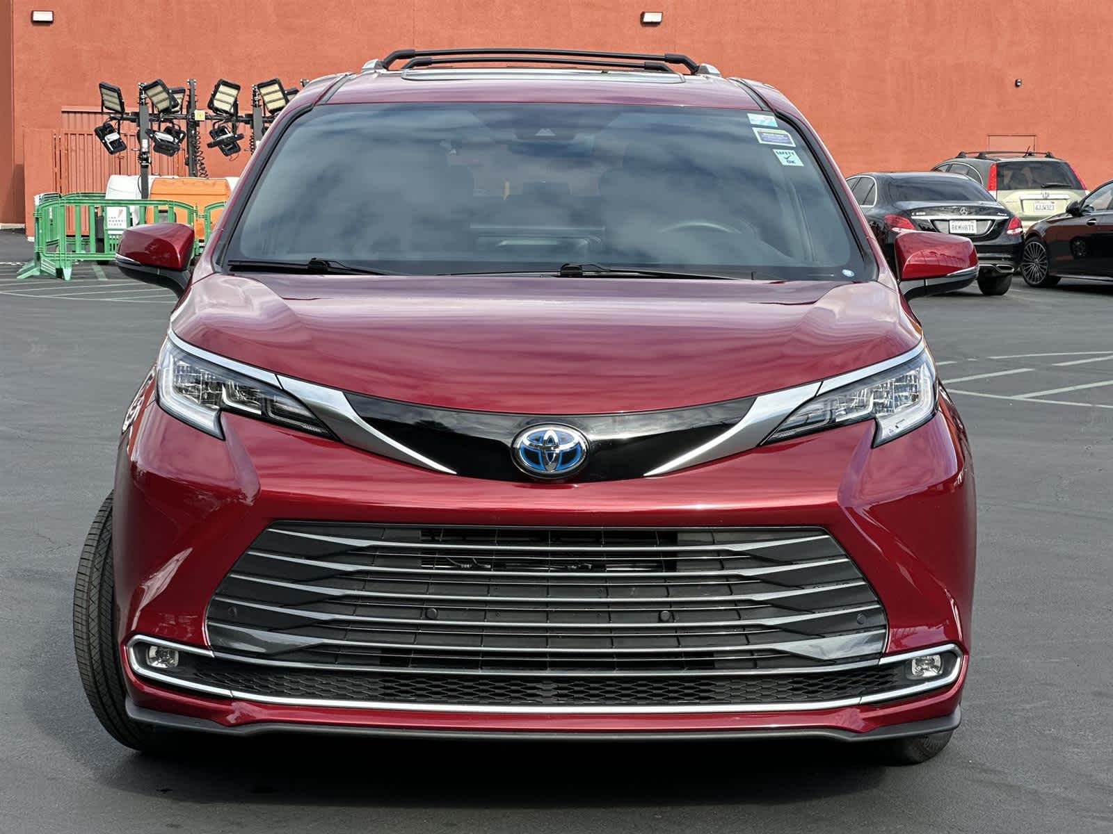 Thumbnail: 2025 Toyota Sienna - 6