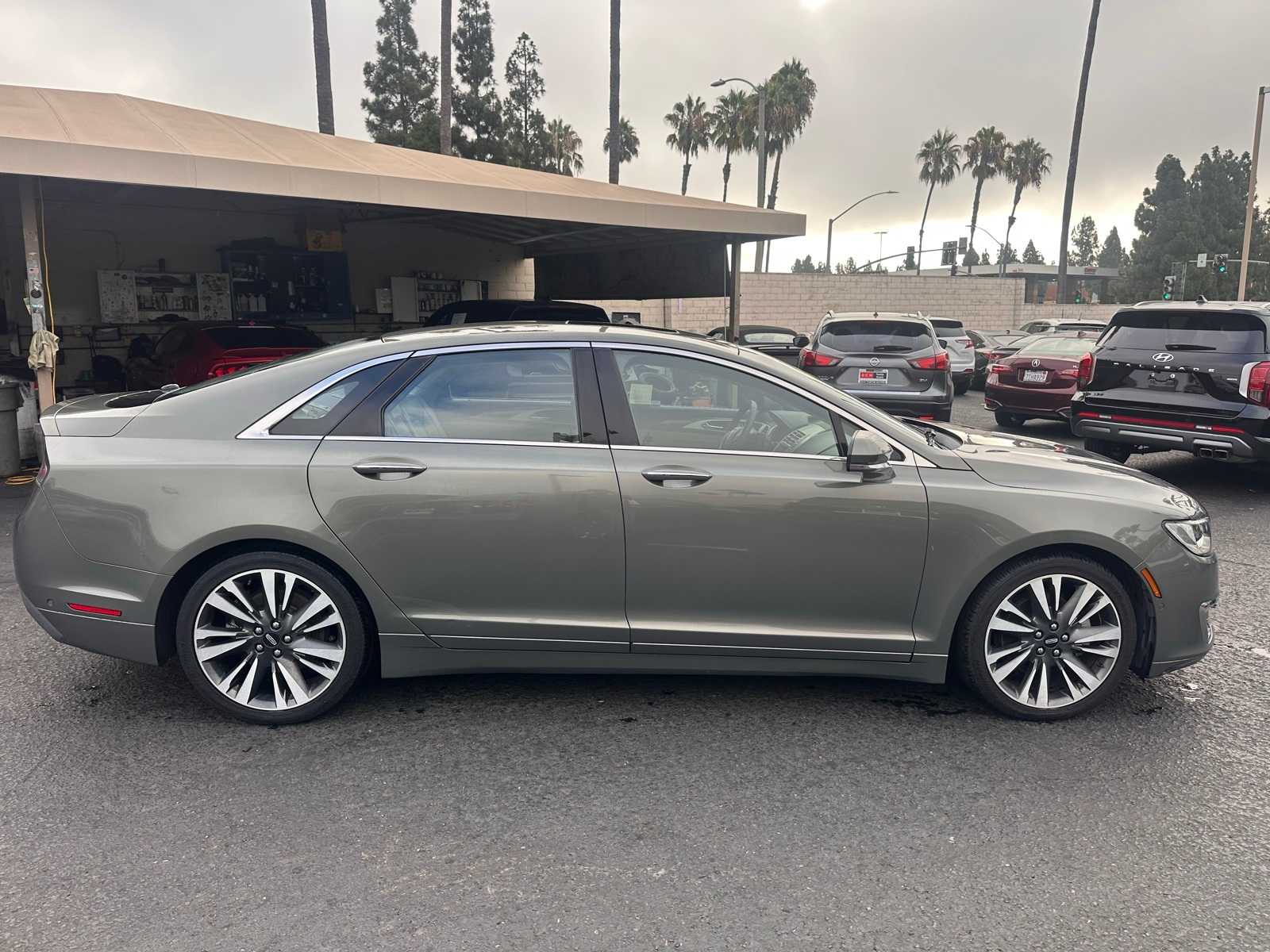 Thumbnail: 2017 Lincoln MKZ - 6