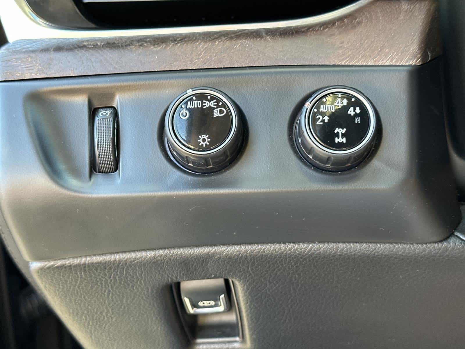 Thumbnail: 2016 Cadillac Escalade - 29