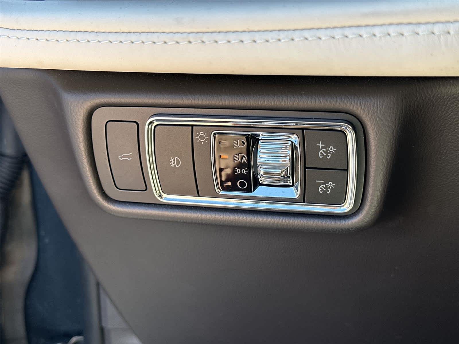 Thumbnail: 2023 Lincoln Aviator - 39